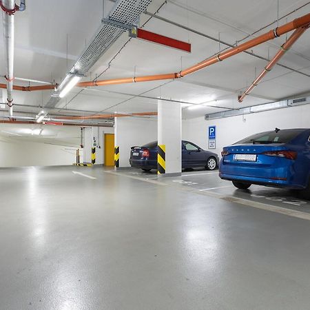 Yellow Apartment With Parking Prag Exterior foto