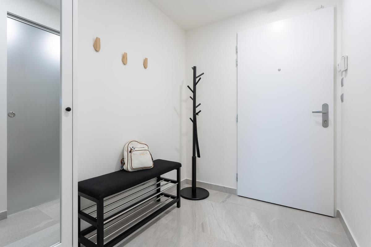 Yellow Apartment With Parking Prag Exterior foto