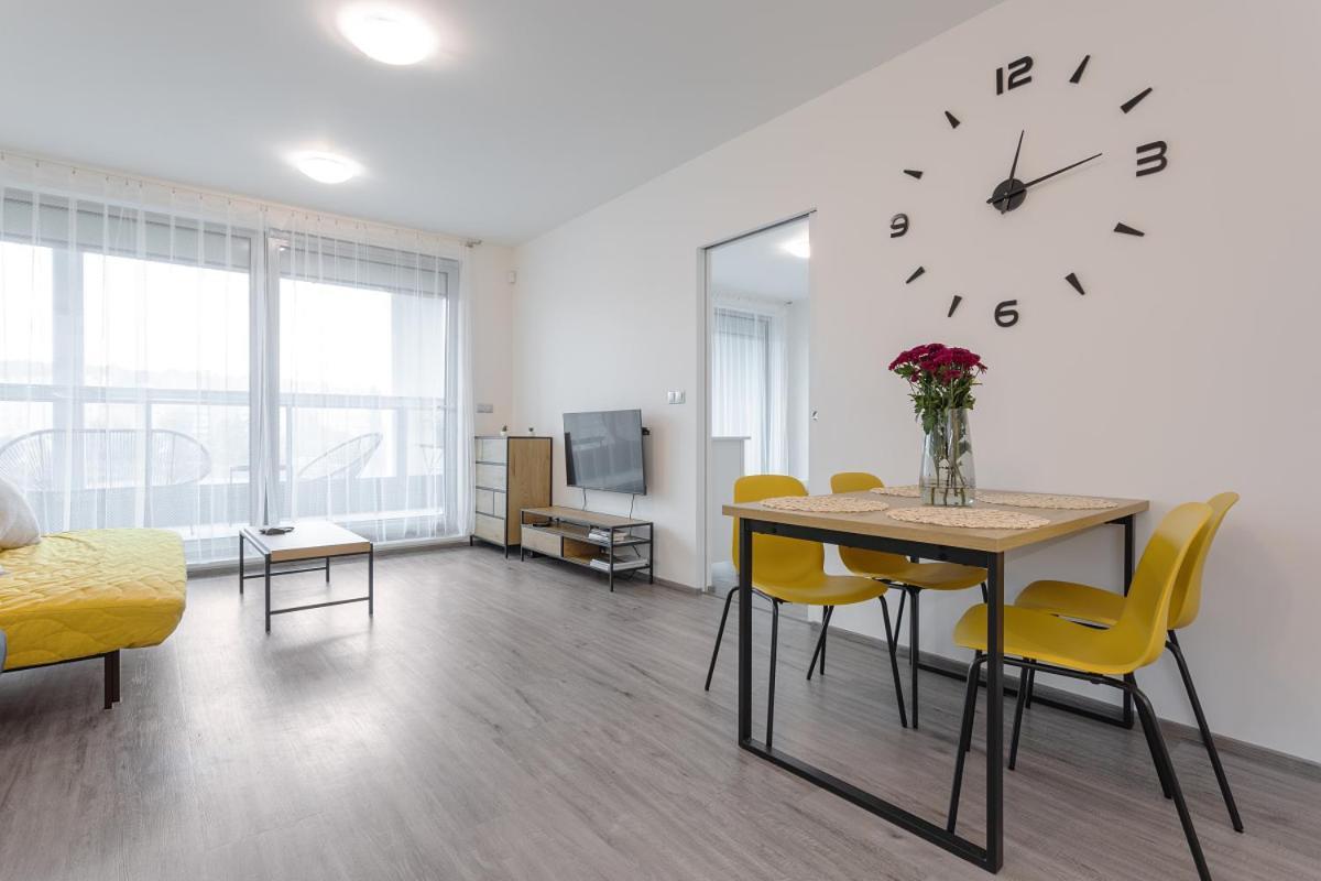 Yellow Apartment With Parking Prag Exterior foto